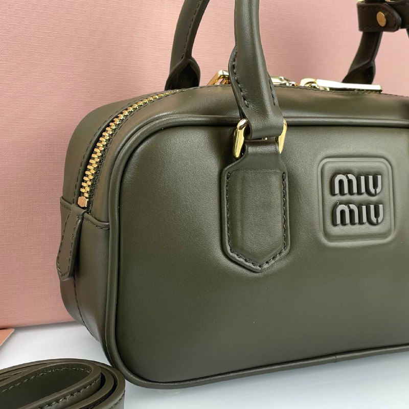 Женская кожаная сумка Miu Miu Arcadie Mini милитари