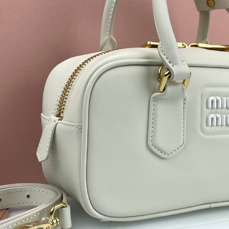 Женская кожаная сумка Miu Miu Arcadie Mini белая