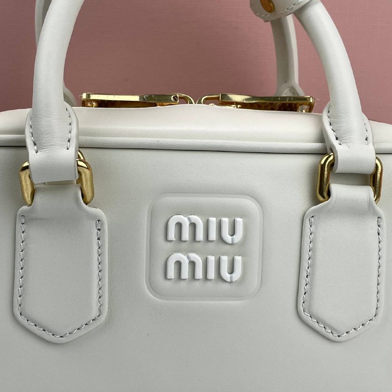 Женская кожаная сумка Miu Miu Arcadie Mini белая