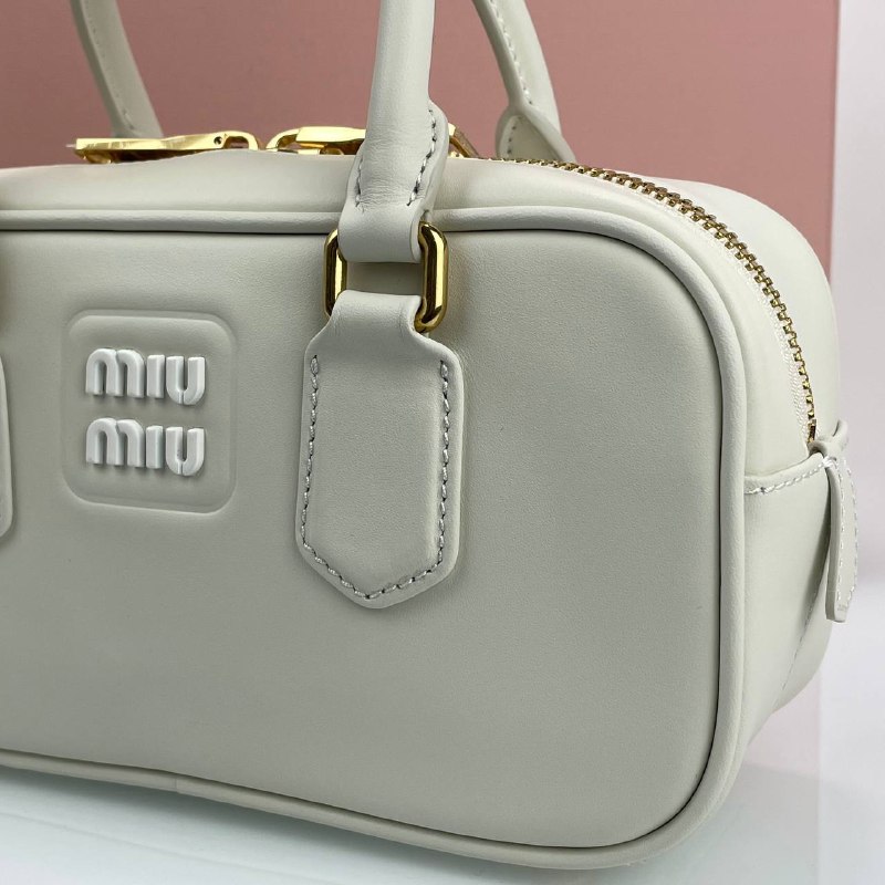 Женская кожаная сумка Miu Miu Arcadie Mini белая