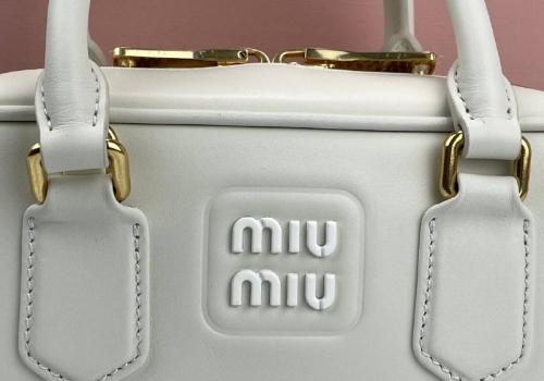 Женская кожаная сумка Miu Miu Arcadie Mini белая