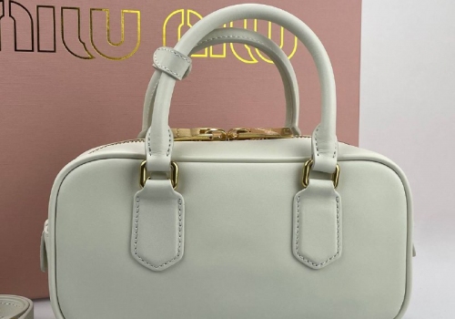 Женская кожаная сумка Miu Miu Arcadie Mini белая