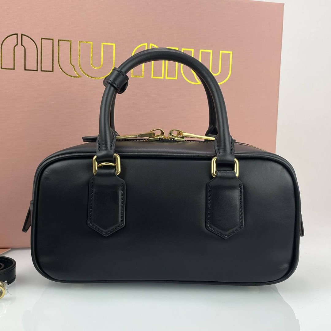 Женская кожаная сумка Miu Miu Arcadie Mini черная