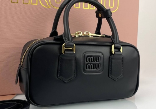 Женская кожаная сумка Miu Miu Arcadie Mini черная