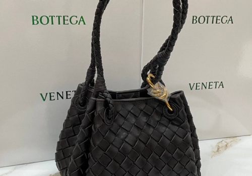 Кожаная сумка Bottega Veneta Parachute темно-коричневая