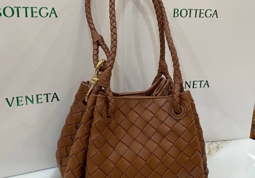 Кожаная сумка Bottega Veneta Parachute коричневая