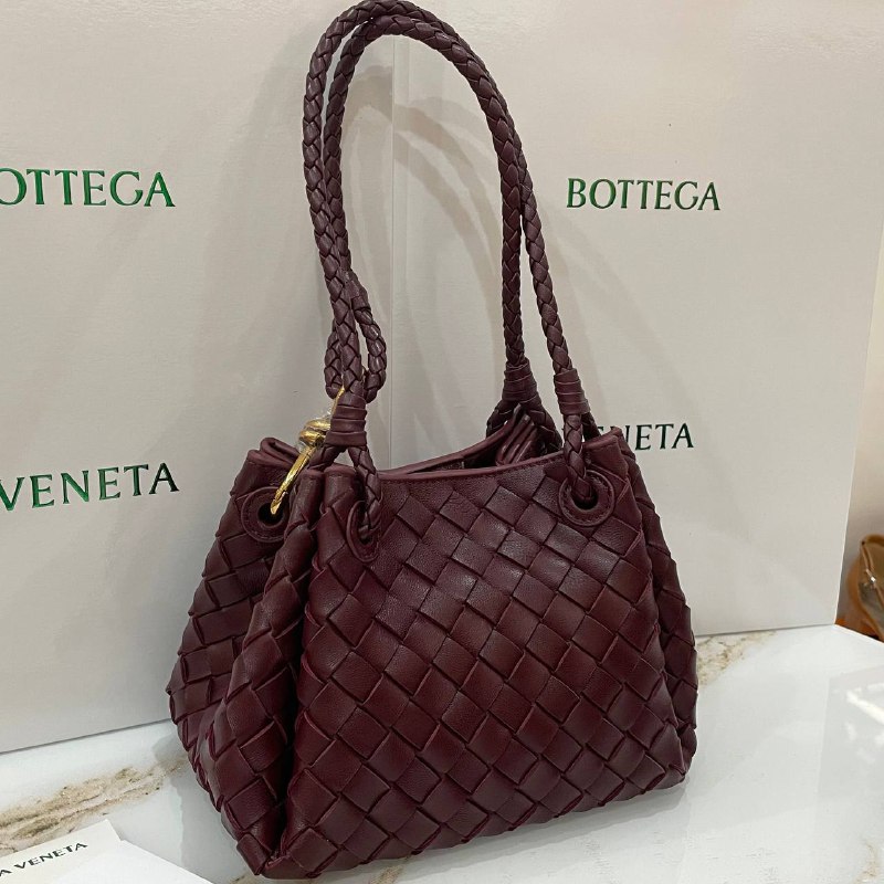 Кожаная сумка Bottega Veneta Parachute бордовая