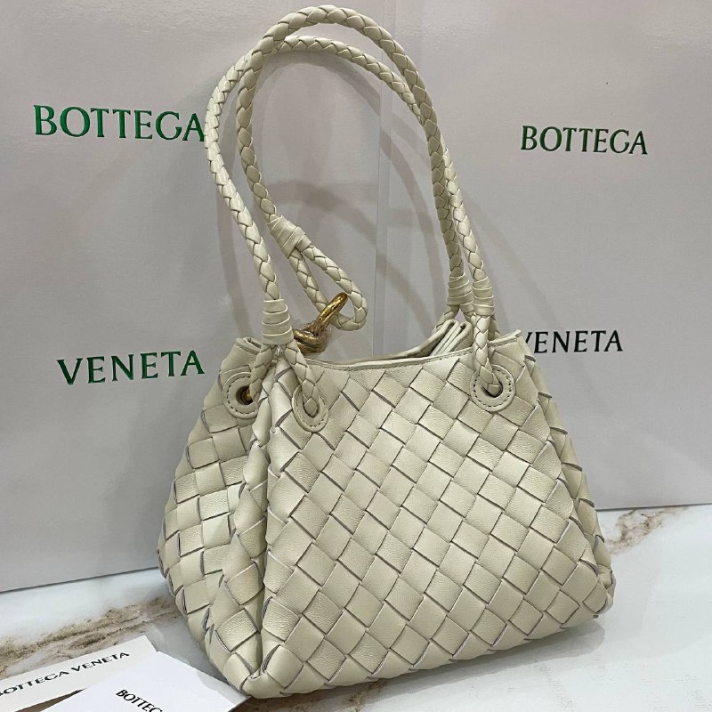 Кожаная сумка Bottega Veneta Parachute белая