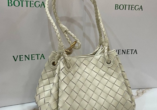 Кожаная сумка Bottega Veneta Parachute белая