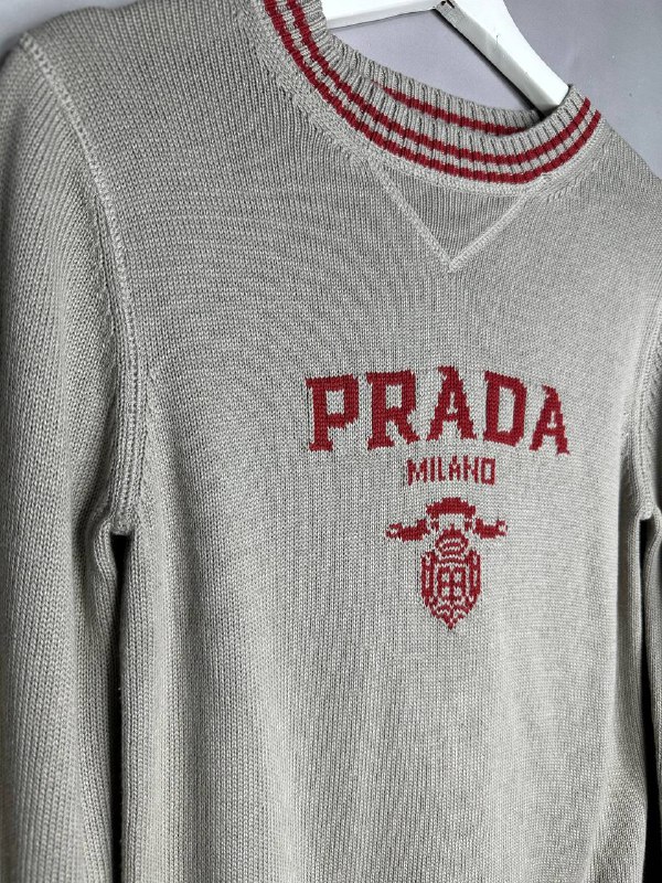 Женский серый джемпер Prada