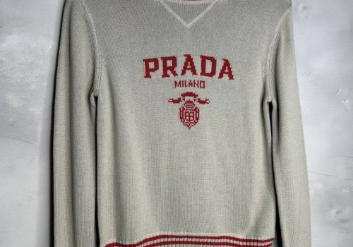 Женский серый джемпер Prada