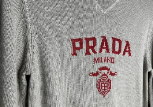 Женский серый джемпер Prada