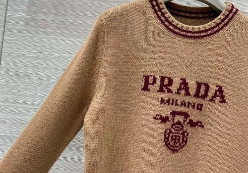 Женский бежевый джемпер Prada