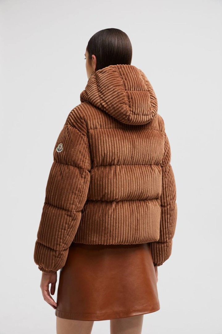 Женский коричневый короткий пуховик Moncler