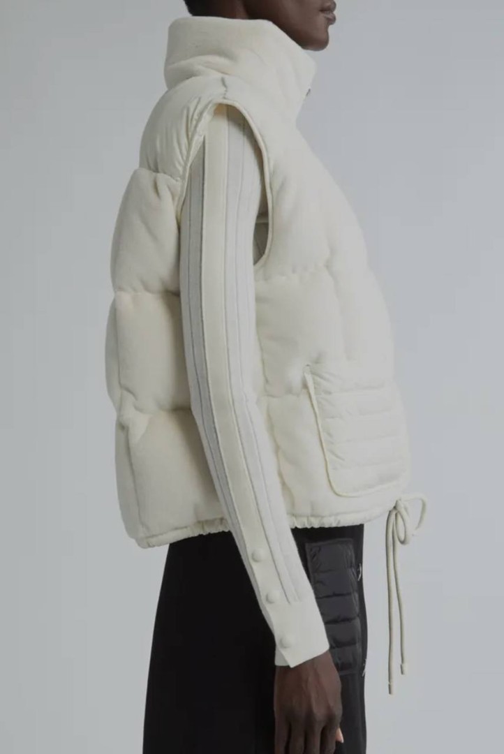 Женский белый жилет Moncler