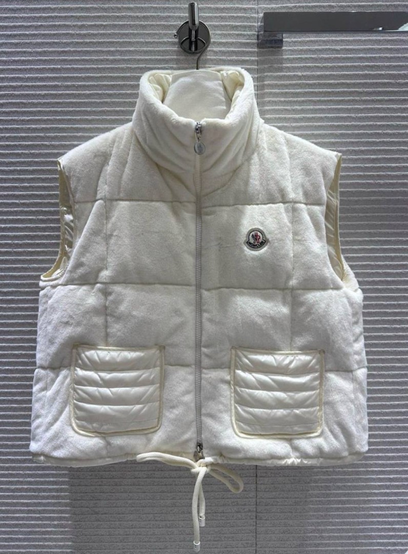 Женский белый жилет Moncler