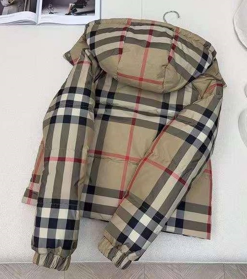 Женский двусторонний пуховик Burberry черный \ бежевый