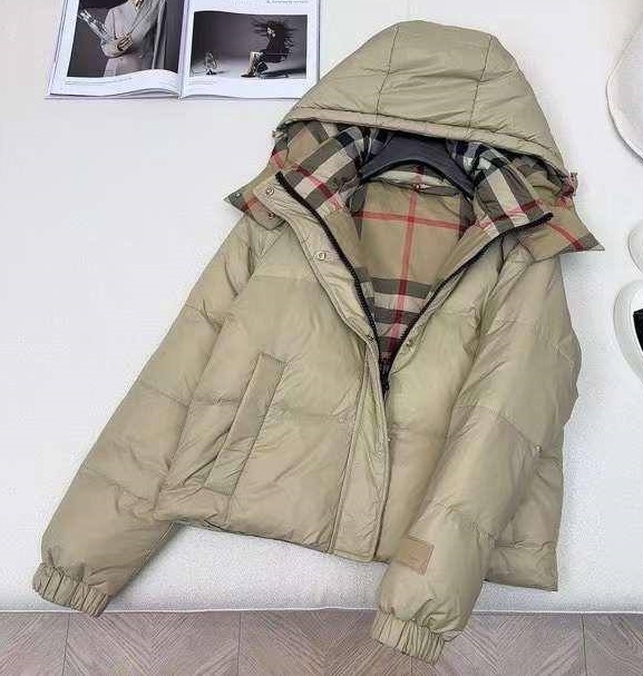 Женский двусторонний пуховик Burberry бежевый