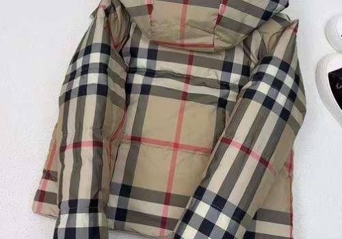 Женский двусторонний пуховик Burberry бежевый