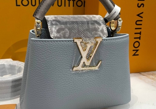 Кожаная серая сумка Louis Vuitton Capucines Mini отделка из кожи питона