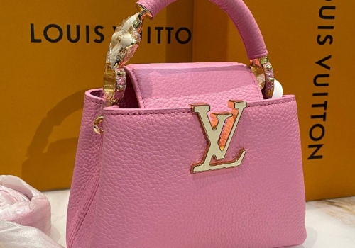 Кожаная розовая сумка Louis Vuitton Capucines Mini