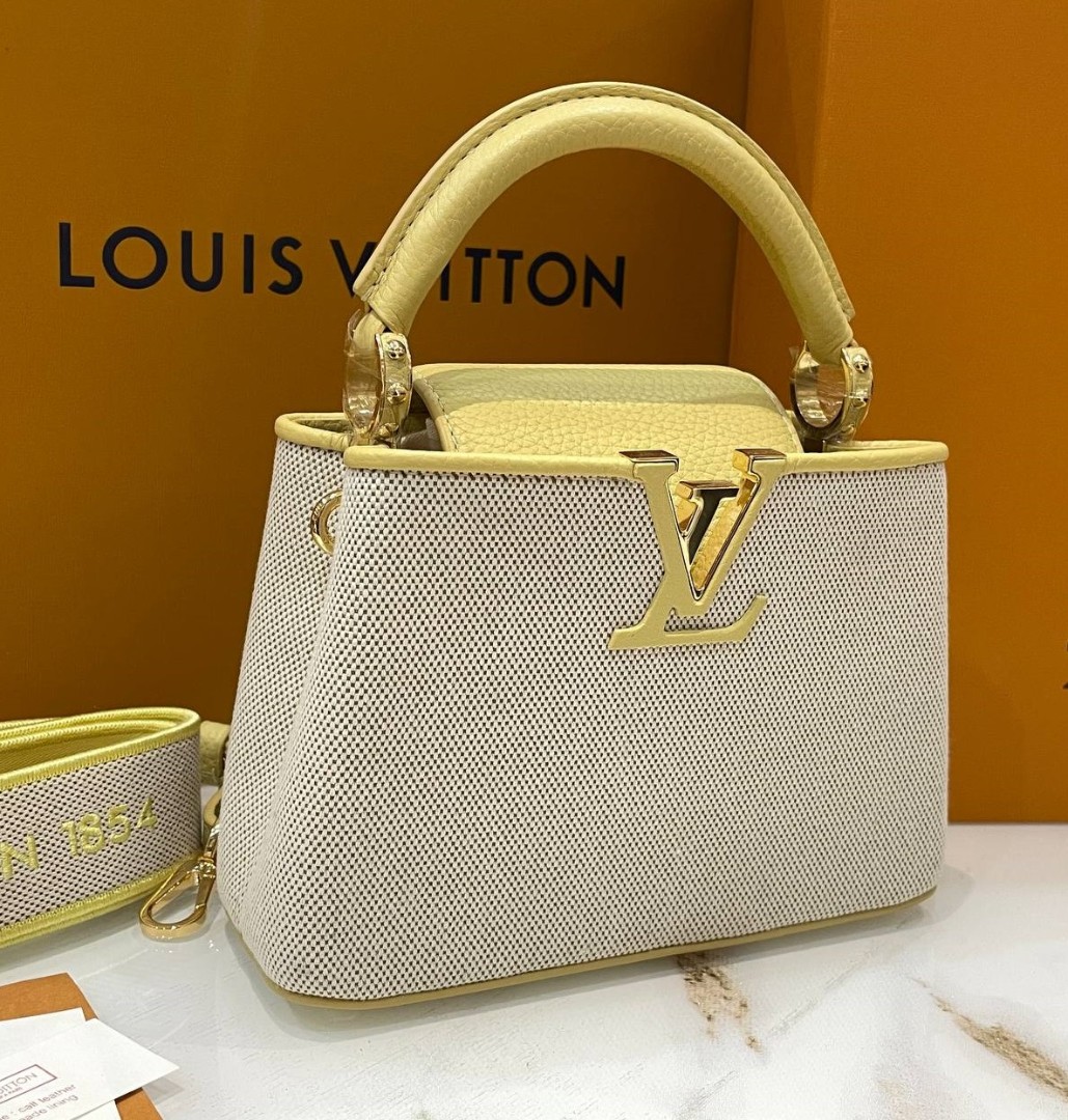 Белая сумка из текстиля Louis Vuitton Capucines Mini