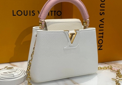 Белая с розовым сумка из кожи Louis Vuitton Capucines Mini