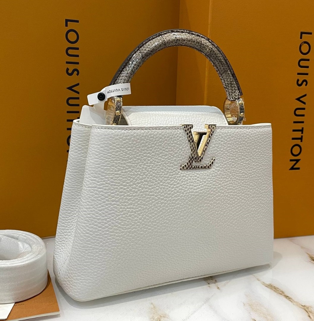 Белая кожаная сумка Louis Vuitton New Capucines BB с отделкой из питона