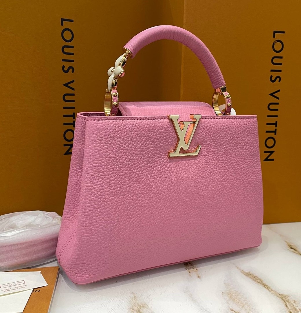 Кожаная сумка Louis Vuitton New Capucines BB розовая