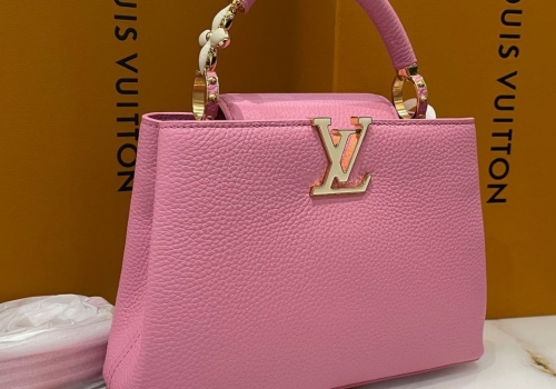 Кожаная сумка Louis Vuitton New Capucines BB розовая