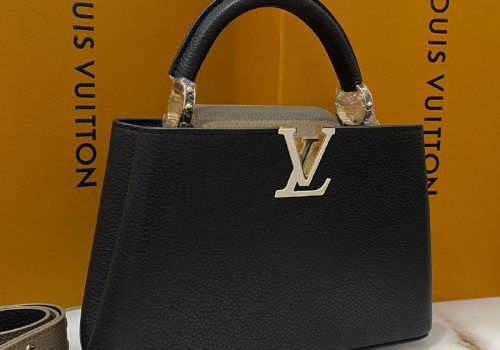 Кожаная сумка Louis Vuitton New Capucines BB черная