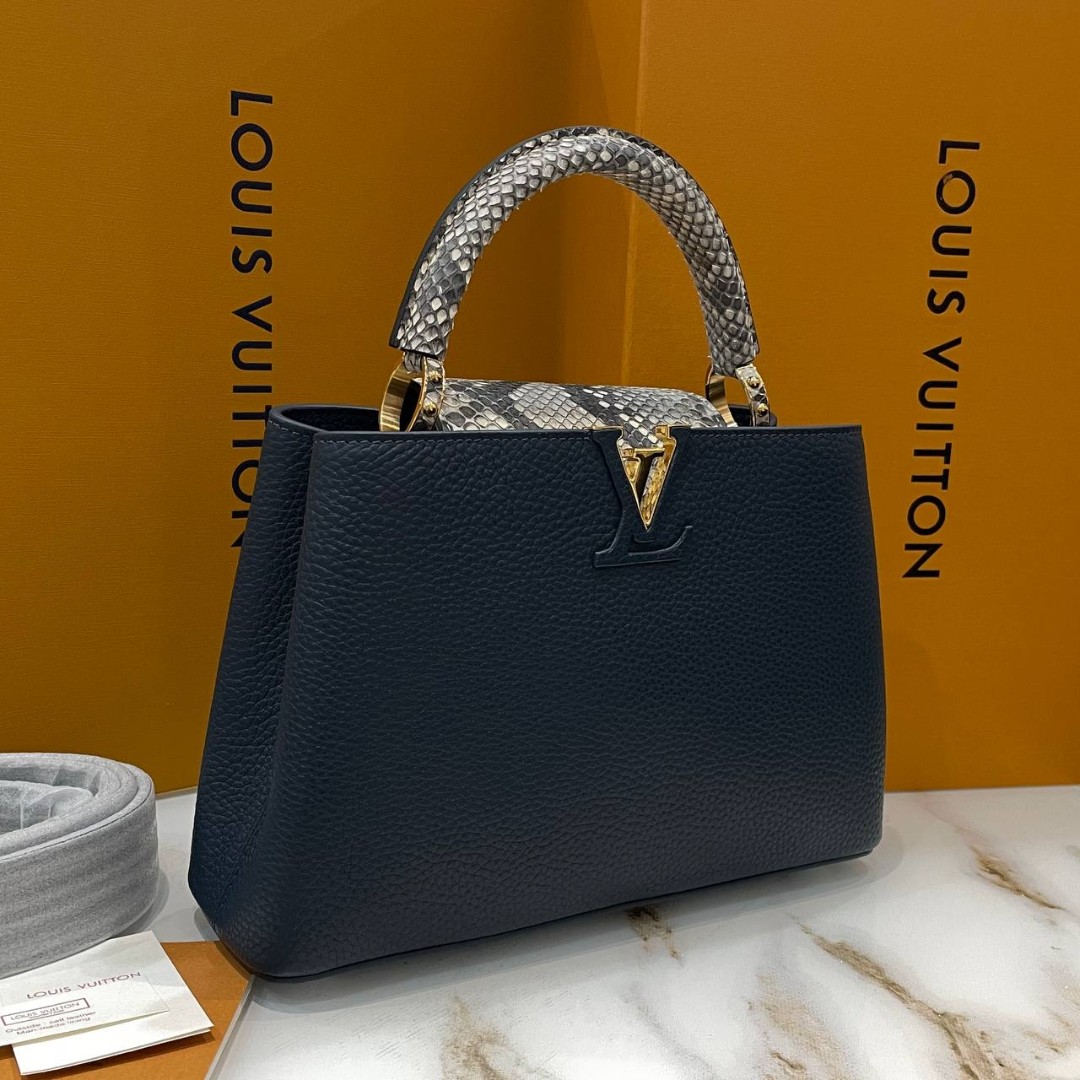 Черная кожаная сумка Louis Vuitton New Capucines BB с отделкой из питона