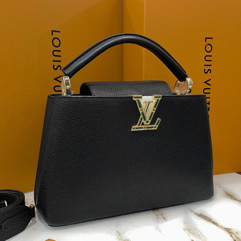 Женская сумка Louis Vuitton Capucines МM черная