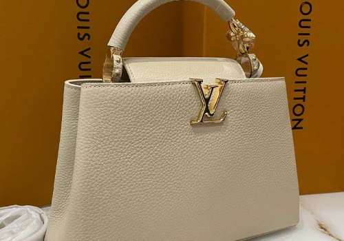 Женская бежевая сумка из кожи Louis Vuitton Capucines МM