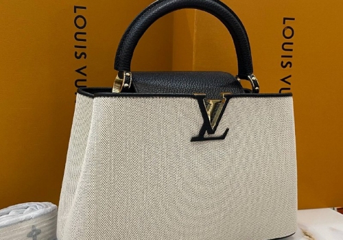 Белая сумка из текстиля Louis Vuitton Capucines МM