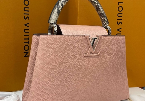 Розовая кожаная сумка Louis Vuitton Capucines МM с отделкой из питона