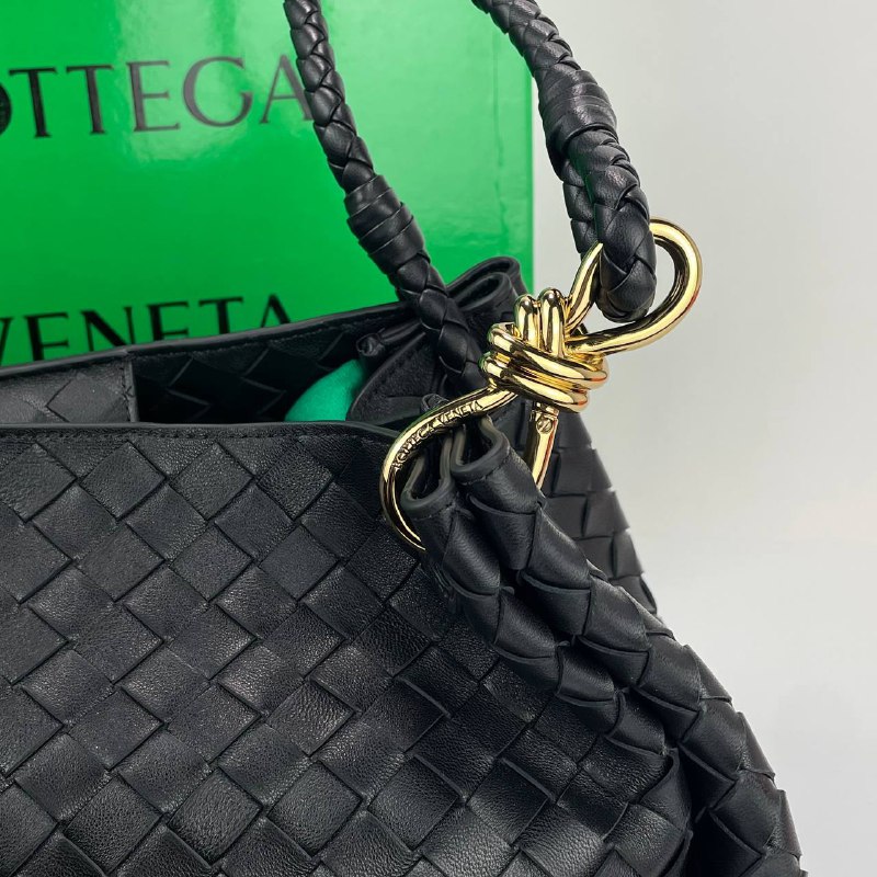 Кожаная сумка Bottega Veneta Parachute Large черная