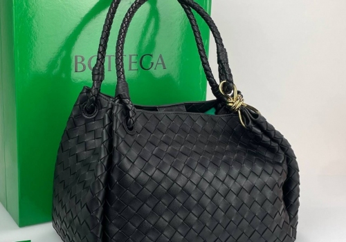 Кожаная сумка Bottega Veneta Parachute Large черная