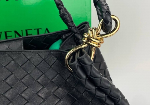 Кожаная сумка Bottega Veneta Parachute Large черная