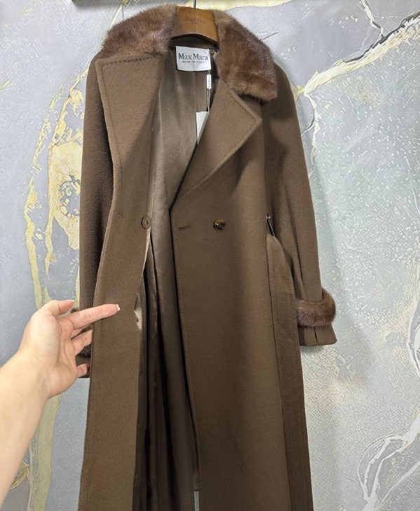 Женское пальто с отделкой из меха Max Mara шоколадное