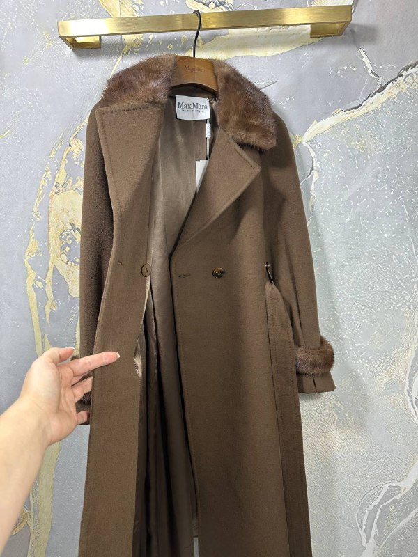 Женское пальто с отделкой из меха Max Mara шоколадное