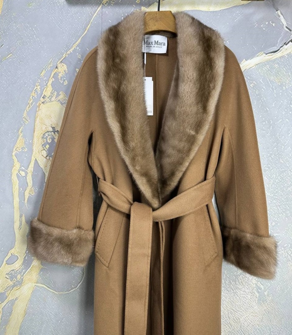 Женское шоколадное пальто с мехом Max Mara