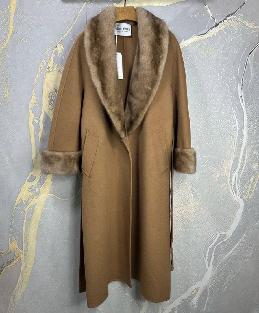 Женское шоколадное пальто с мехом Max Mara