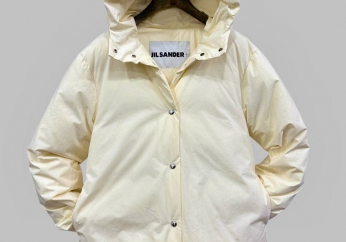 Женский пуховик Jil Sander молочный