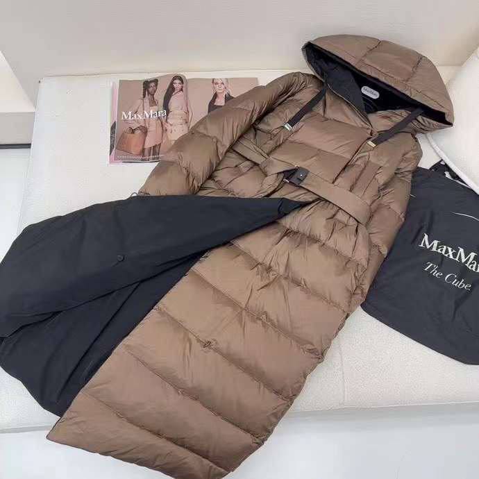 Женский двусторонний пуховик Max Mara черный с бежевым с капюшоном