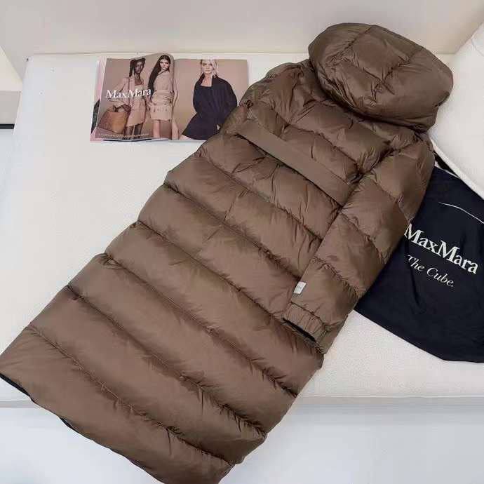 Женское двустороннее пуховое пальто  Max Mara с капюшоном