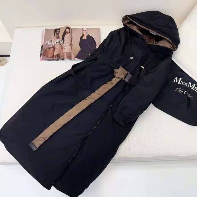 Женское двустороннее пуховое пальто  Max Mara с капюшоном