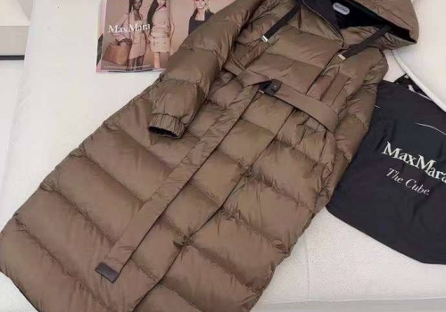 Женское двустороннее пуховое пальто  Max Mara с капюшоном