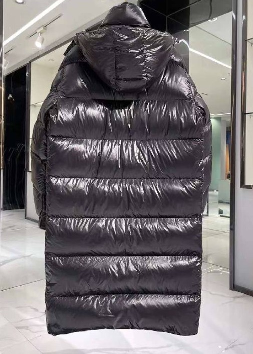 Черное женское пуховое пальто Moncler