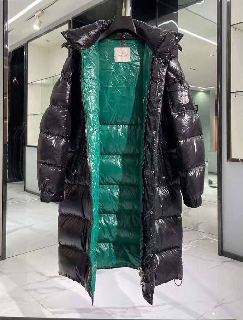 Черное женское пуховое пальто Moncler